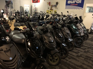 70X PIAGGIO ZIP SP ALLE KLEUREN MATEN SOORTEN EN BOUWJAREN