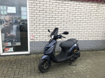 GAVE PIAGGIO ZIP SP 45 4T MIDNIGHT BLEU  BROM  BJ2013 8000KM 