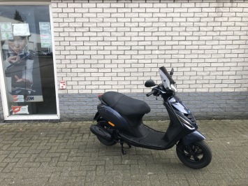 GAVE PIAGGIO ZIP SP 45 4T MIDNIGHT BLEU  BROM  BJ2013 8000KM 