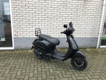 GAVE VESPA SPRINT S BROM MAT ZWART BJ2019 7000KM