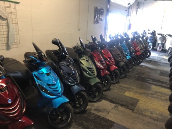 70X PIAGGIO ZIP SP ALLE KLEUREN MATEN SOORTEN EN BOUWJAREN