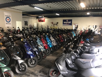 70X PIAGGIO ZIP SP ALLE KLEUREN MATEN SOORTEN EN BOUWJAREN
