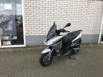 JONGE APRILIA SRX 50 BROM 45KM GRIJS BJ2022 1200KM SUPER NETJES
