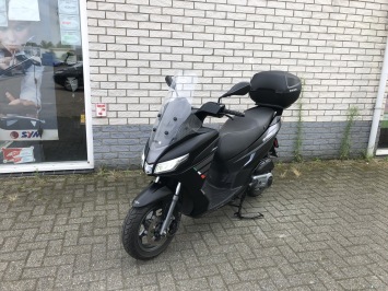 JONGE APRILIA SRX 50 BROM 45KM ZWART BJ2023 3000KM SUPER NETJES