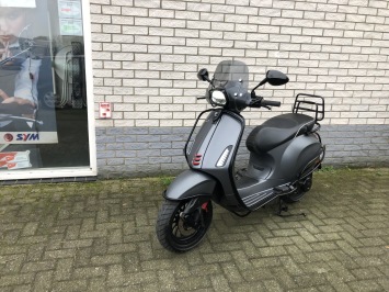 DIKKE VESPA SPRINT S 45KM BROM 80CC MAT GRIJS BJ2018 8000KM