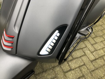 DIKKE VESPA SPRINT S 45KM BROM 80CC MAT GRIJS BJ2018 8000KM
