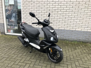 GAVE PEUGEOT SPEEDFIGHT 4 BROM 45KM 4T BLACK ON BLACK 9000KM BJ2018