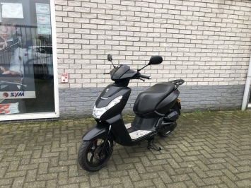 MOOIE PEUGEOT KISBEE 45KM BROM BLACK EDITION BJ2021 6500KM