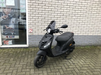 GAVE PIAGGIO ZIP SP 45 4-TAKT MAT BLACK BROM BJ2022 11000KM