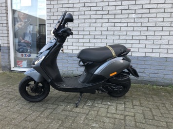 GAVE PIAGGIO ZIP SP 45KM BROM 4t agaat grijs  BJ 2018 7000KM