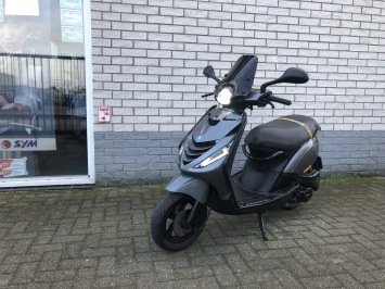GAVE PIAGGIO ZIP SP 45KM BROM 4t agaat grijs  BJ 2018 7000KM