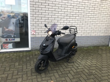 LEUKE  PIAGGIO ZIP SP 45 4-TAKT MAT ZWART BROM BJ2008 9000KM
