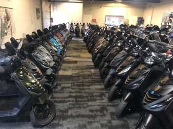 Dagelijks wisselende voorraad piaggio zip en vespa sprint kom langs , Niet alles staat op de website 