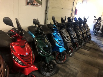 Dagelijks wisselende voorraad piaggio zip en vespa sprint kom langs , Niet alles staat op de website 