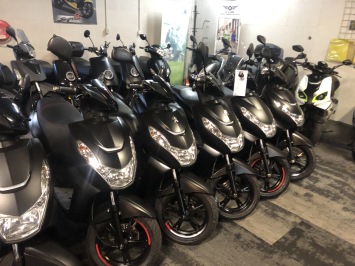 08-06-2025 HEEL VEEL NIEUWE ZIPJES , VESPAS EN ANDERE SCOOTERS STAAT NIET OP DE WEBSITE