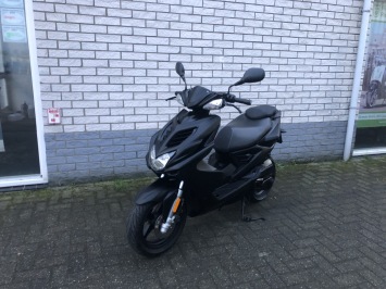 MOOIE YAMAHA AEROX R 45KM BROM 4-TAKT MAT BLACK BJ2015 8000KM