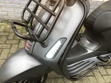 GAVE VESPA SPRINT S 45KM BROM MAT GRIJS BJ2015 14000KM VL OPTIE