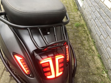 GAVE VESPA SPRINT S 45KM BROM MAT GRIJS BJ2015 14000KM VL OPTIE