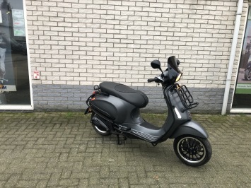 GAVE VESPA SPRINT S 45KM BROM MAT GRIJS BJ2015 14000KM VL OPTIE