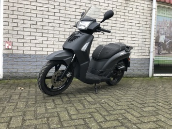 prachtige  KYMCO PEOPLE S 45KM BROM MAT ZWART BJ2017 9.000KM