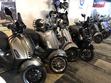 Dagelijks wisselende voorraad piaggio zip en vespa sprint kom langs , Niet alles staat op de website 