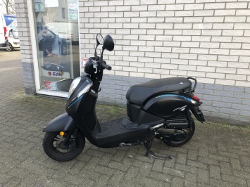 HELE MOOIE SYM MIO BROM 45KM 4-TAKT MAT ZWART BJ2022 9000KM