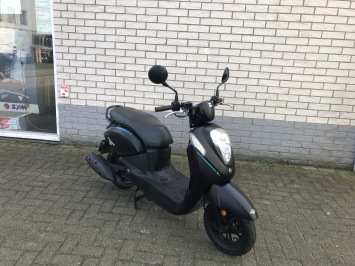 HELE MOOIE SYM MIO BROM 45KM 4-TAKT MAT ZWART BJ2022 9000KM