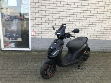 JONGE PIAGGIO ZIP SP 45 4-TAKT MAT BLACK BROM BJ2022 5000KM