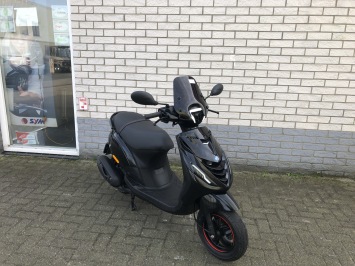 JONGE PIAGGIO ZIP SP 45 4-TAKT MAT BLACK BROM BJ2022 5000KM