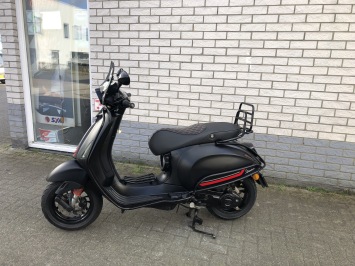 DIKKE VESPA SPRINT S 45KM BROM MAT BLACK 7000KM BJ2021