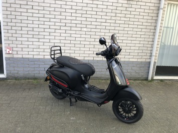 DIKKE VESPA SPRINT S 45KM BROM MAT BLACK 7000KM BJ2021