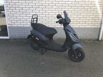 JONGE PIAGGIO ZIP SP 45 4t MAT BLAUW BROM  BJ2022 7000KM 
