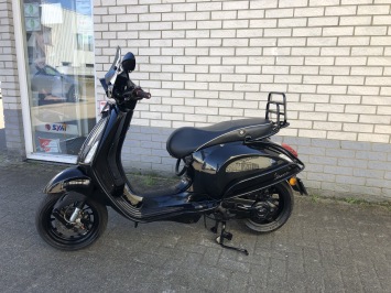 GAVE VESPA SPRINT S 45KM BROM BLACK ON BLACK BJ2015 9000KM