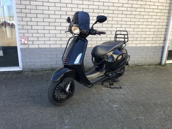 GAVE VESPA SPRINT S 45KM BROM BLACK ON BLACK BJ2015 9000KM