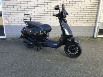 GAVE VESPA SPRINT S 45KM BROM BLACK ON BLACK BJ2015 9000KM