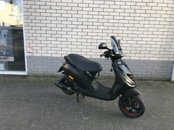 DIKKEK PIAGGIO ZIP SP 45KM BROM MAT BLACK AKRAPOVIC 2023 3000KM