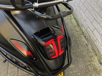 DIKKE VESPA SPRINT S 45KM BROM MAT BLACK 8000KM BJ2021