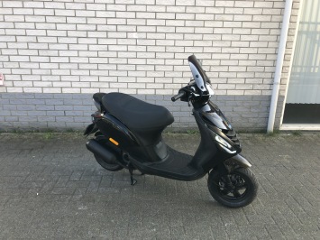 GAVE PIAGGIO ZIP SP 45KM BROM MAT BLACK BJ2021 6000KM