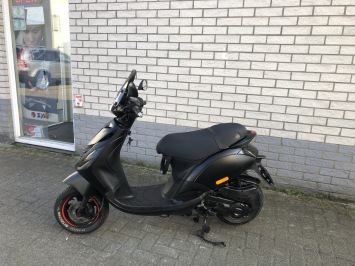 GAVE PIAGGIO ZIP SP 45KM BROM MAT BLACK BJ2020 5000KM