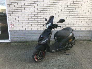 GAVE PIAGGIO ZIP SP 45KM BROM MAT BLACK BJ2020 5000KM