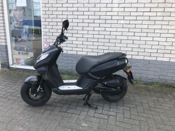 GAVE PEUGEOT KISBEE STREETZONE 45KM BROM BLACK EDITION BJ2022 9000KM