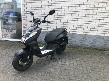 GAVE PEUGEOT KISBEE STREETZONE 45KM BROM BLACK EDITION BJ2022 9000KM
