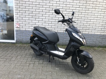 GAVE PEUGEOT KISBEE STREETZONE 45KM BROM BLACK EDITION BJ2022 9000KM